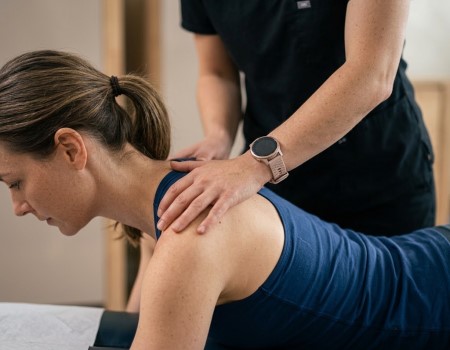 Individuelle Befunderhebung und Übungen im Rahmen der McKenzie-Therapie in Potsdam-Babelsberg